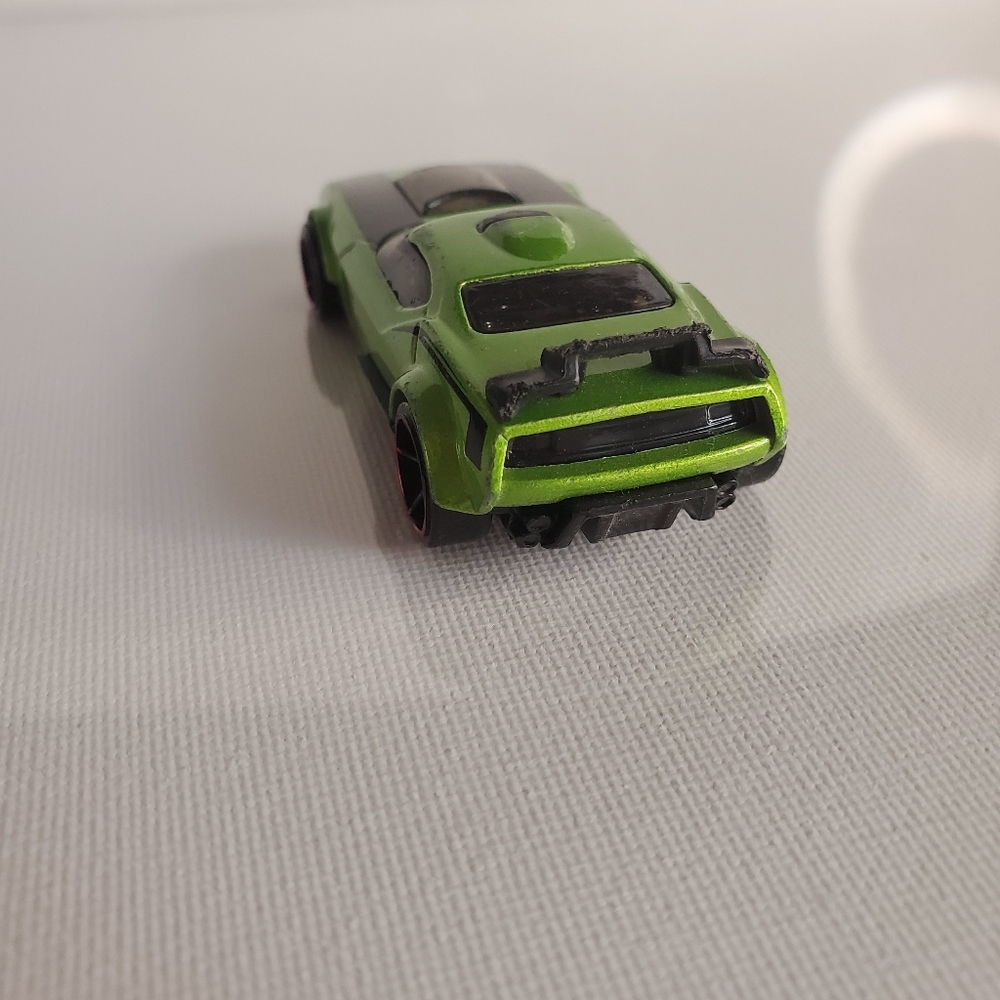 Hot Wheel "Fast Fish" Toy Car - Picture 3 of 8